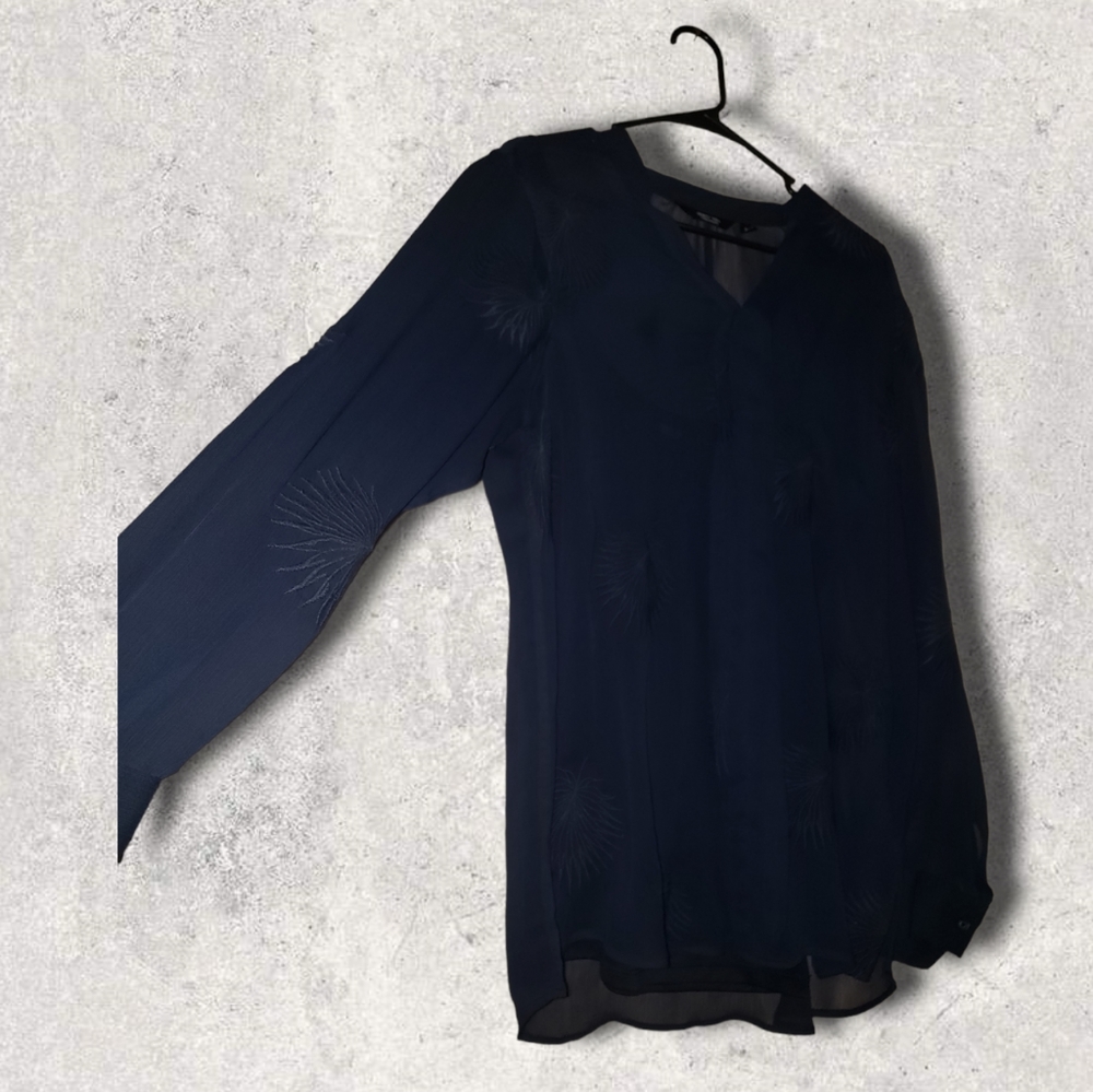 💖Simply Vera Verawang Navy blue Sheer pattern Top with tank insert(Size M)